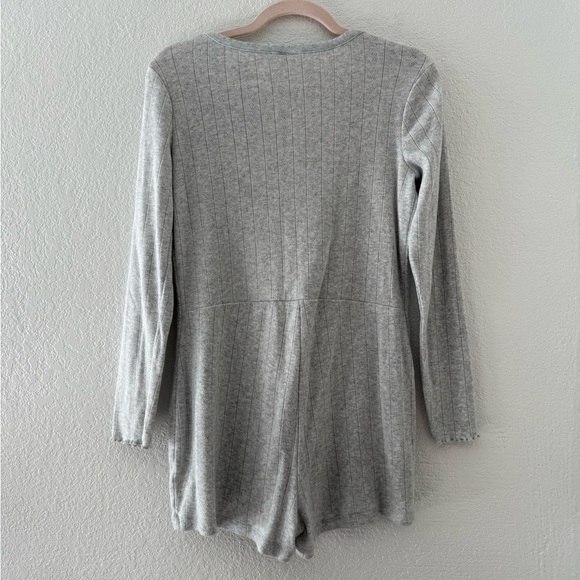 Old Navy Cozy Pointelle-Knit Romper Light Grey  V-neck Snap Buttons Size Small - Picture 5 of 11